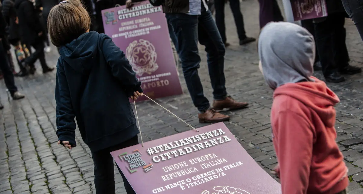 Ius scholae o Italiae? Intanto gli stranieri attendono