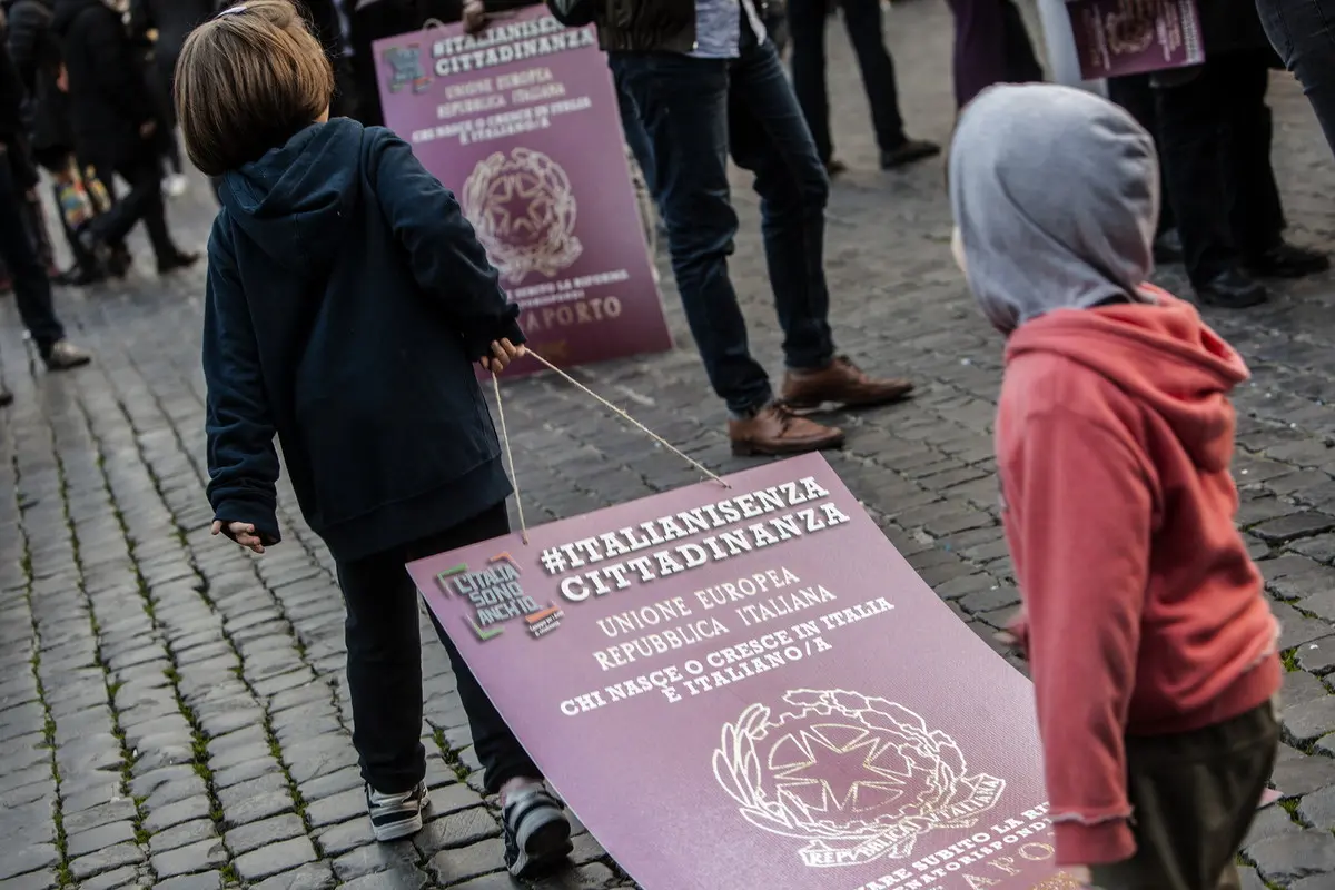 Ius scholae o Italiae? Intanto gli stranieri attendono