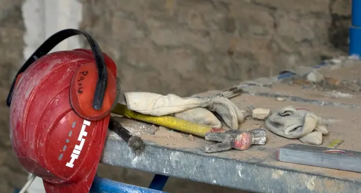 Operaio di 66 anni morto in un cantiere edile