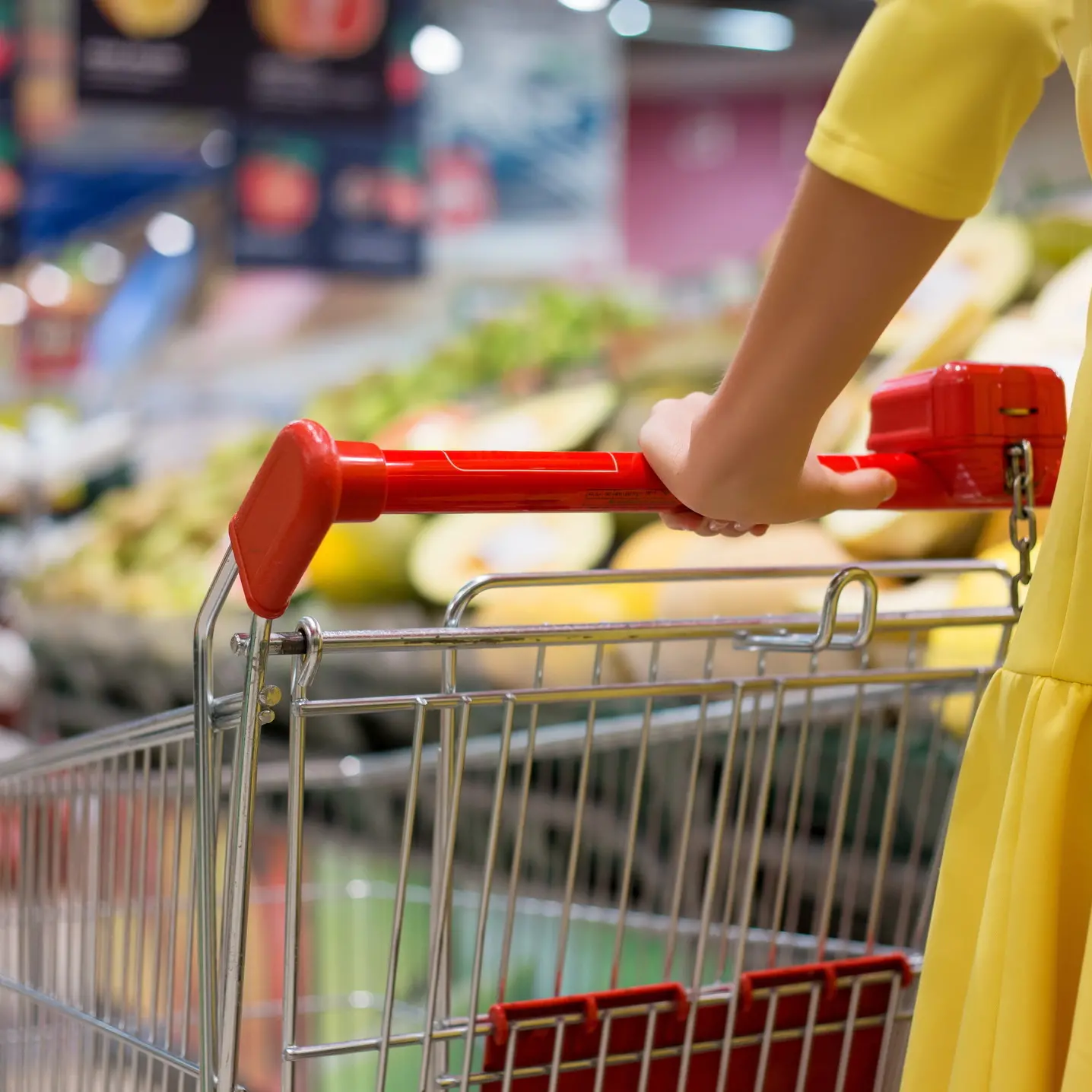 Violenza sessuale su una cassiera durante il turno. Sciopera supermercato a Firenze