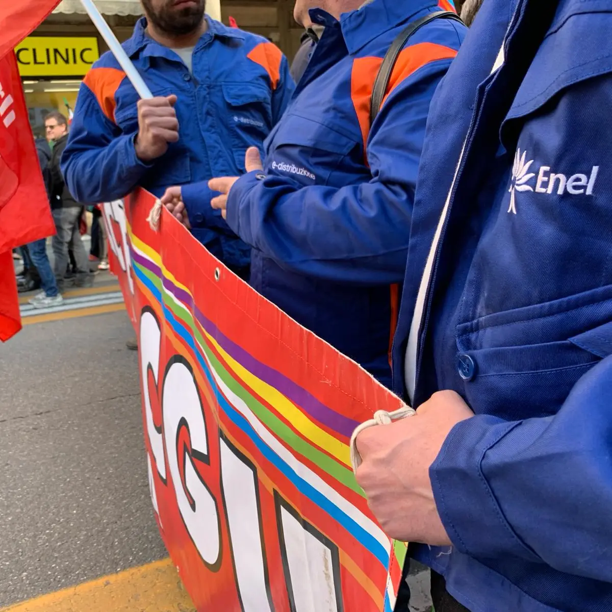 Paura a Tropea: contatore Enel esplode in pieno centro