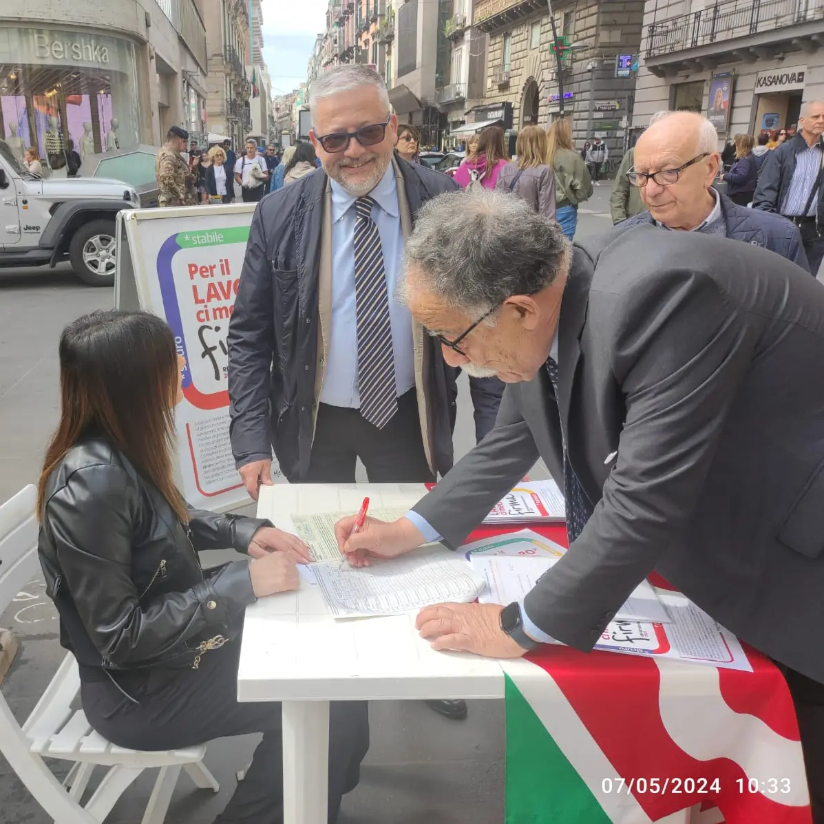 Napoli, oltre 300 firme in poche ore. Anche Sandro Ruotolo