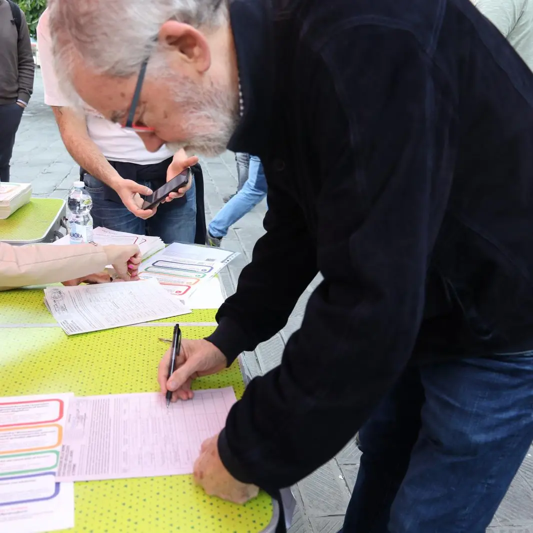 Cofferati firma a Genova