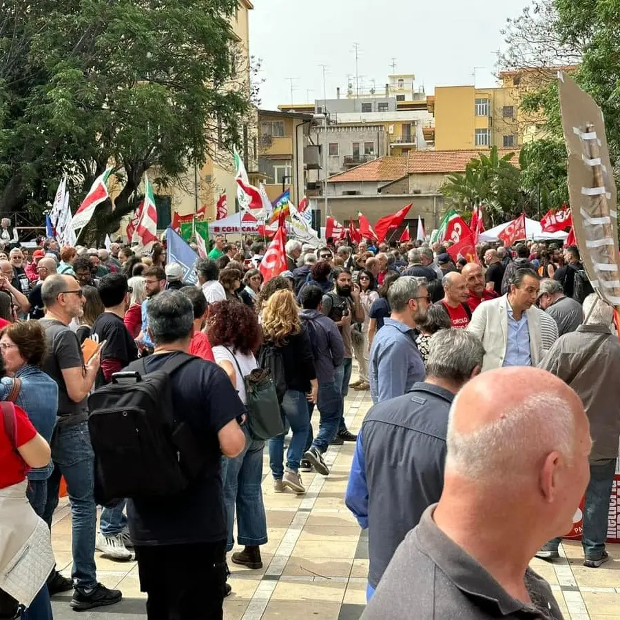 In migliaia in piazza per dire No al Ponte sullo Stretto