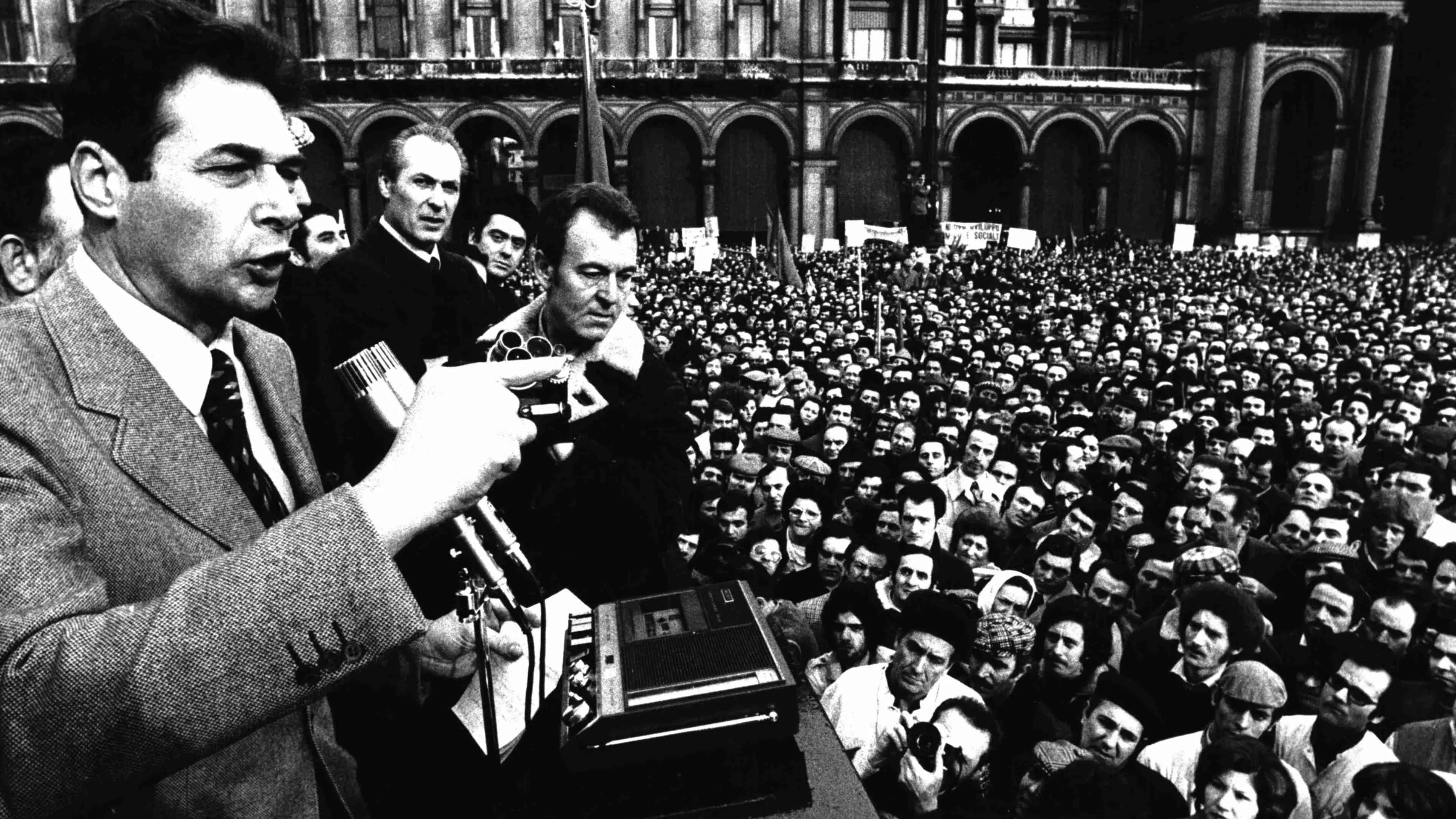 Roma, 29 maggio 1974. Manifestazione contro la strage di Brescia. Sul palco Luciano Lama