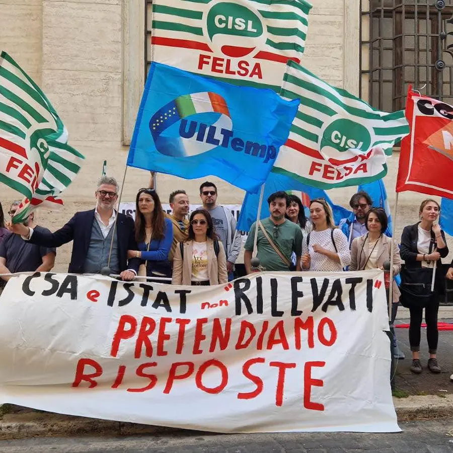 Rilevatori Istat precari, presidio a Roma