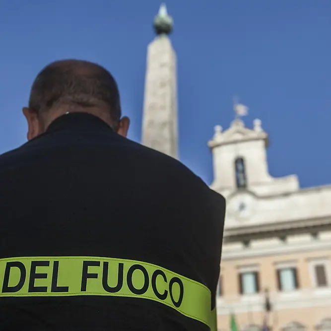 L’allarme dei Vigili del Fuoco: “Basta turni estenuanti”