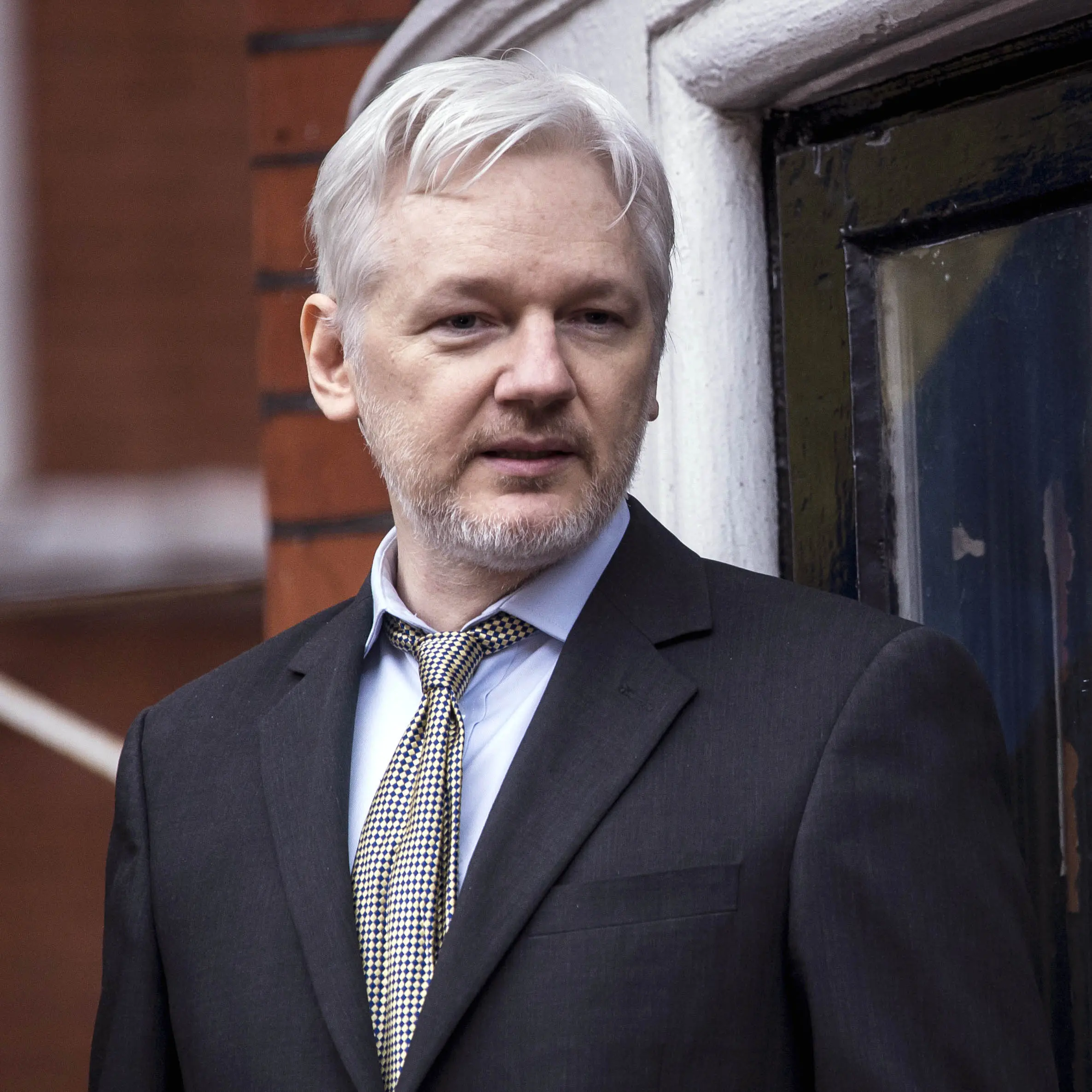 Assange patteggia: libero, ma da colpevole