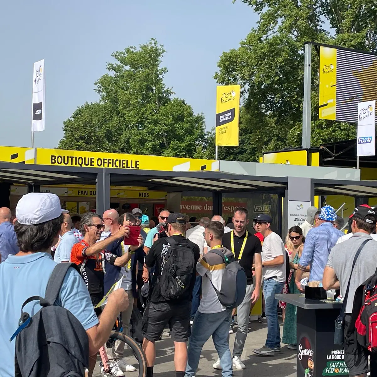 Tour de France al via, ma anche il lavoro ha il “diritto” di correre