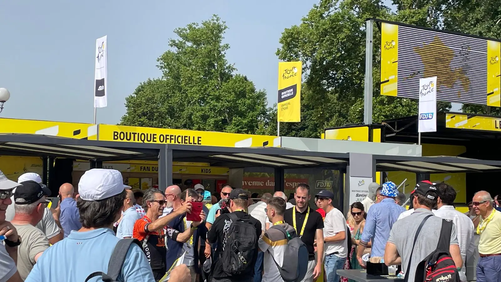 Tour de France al via, ma anche il lavoro ha il “diritto” di correre