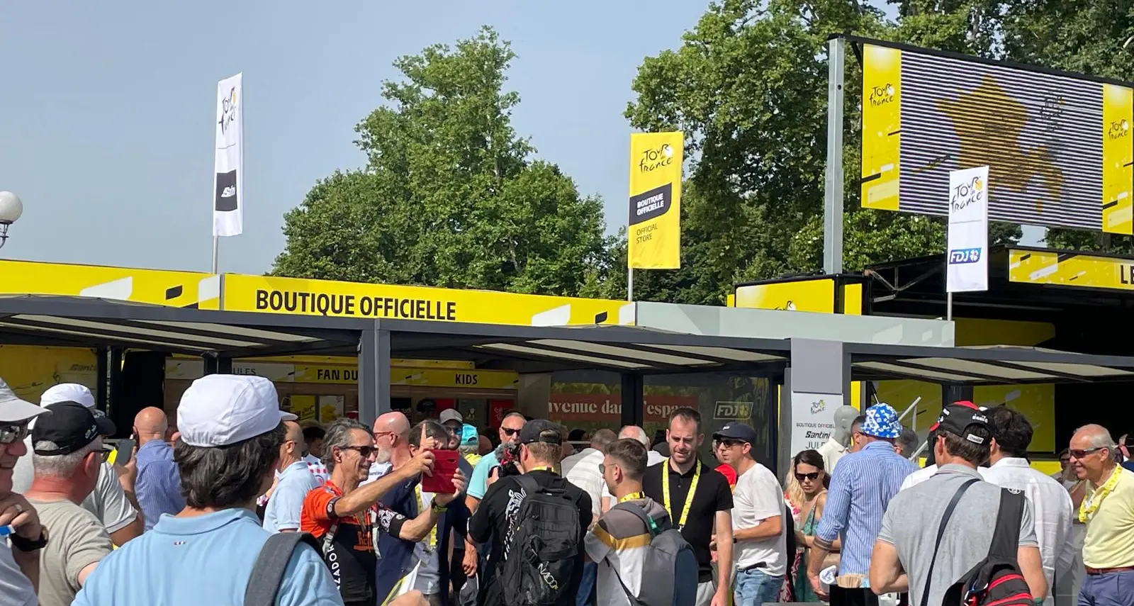 Tour de France al via, ma anche il lavoro ha il “diritto” di correre