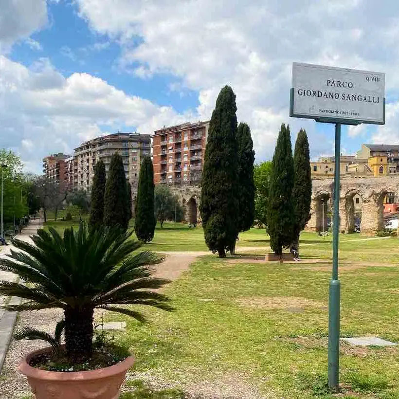 “Siamo razzisti”. A Roma la lite per un pallone scatena la violenza contro gli immigrati