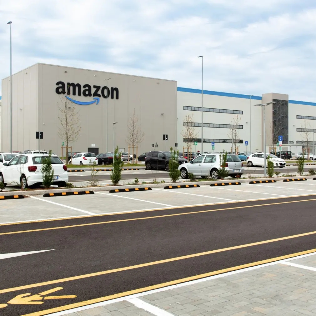 Amazon, lavoratori controllati e schedati