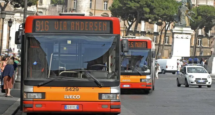 Roma, impiegato muore in deposito Atac