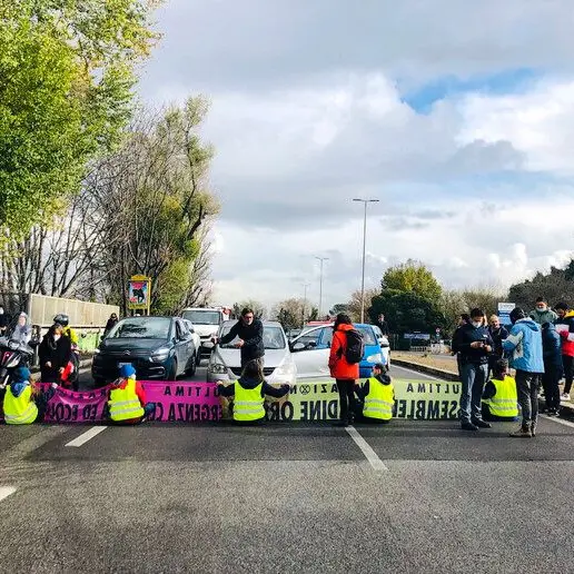 In galera chi blocca le strade: governo reprime il dissenso