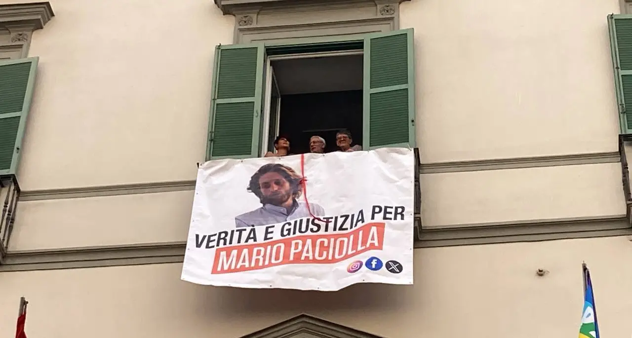 Mario Paciolla, 4 anni dalla morte. Striscione Cgil Napoli