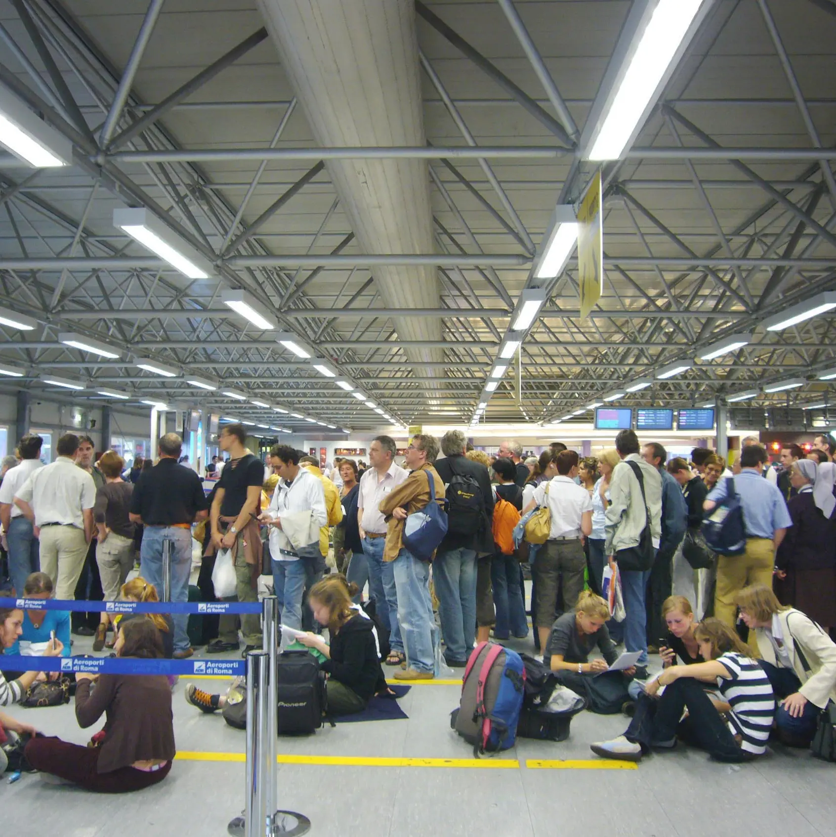 Aeroporti nel caos, sulle spalle (anche) dei lavoratori