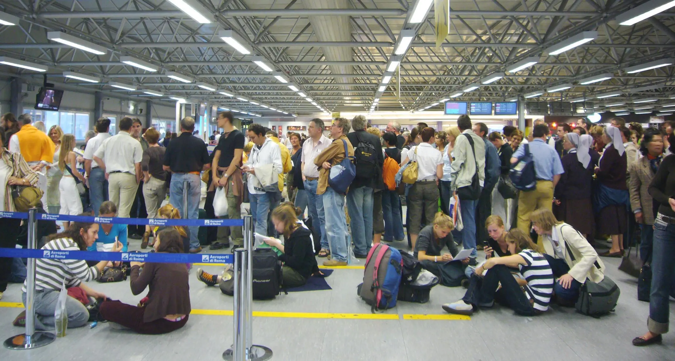 Aeroporti nel caos, sulle spalle (anche) dei lavoratori