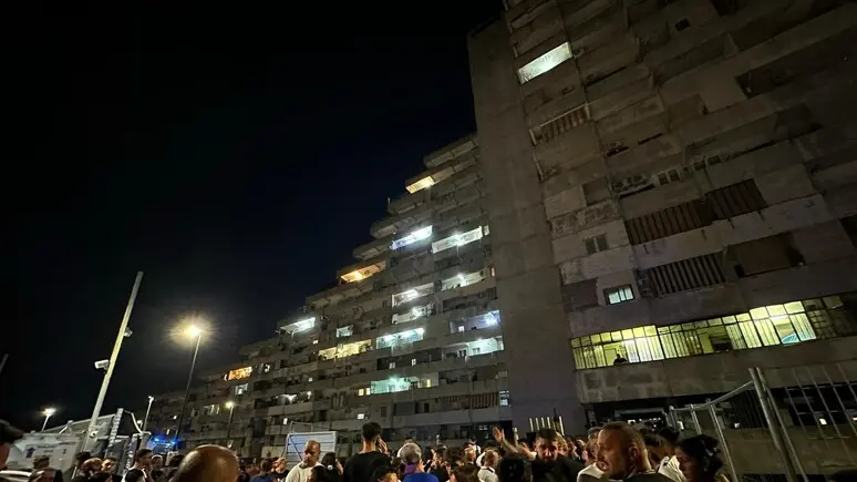 Napoli, crolla ballatoio a Scampia: 2 morti, tra i feriti 7 bambini