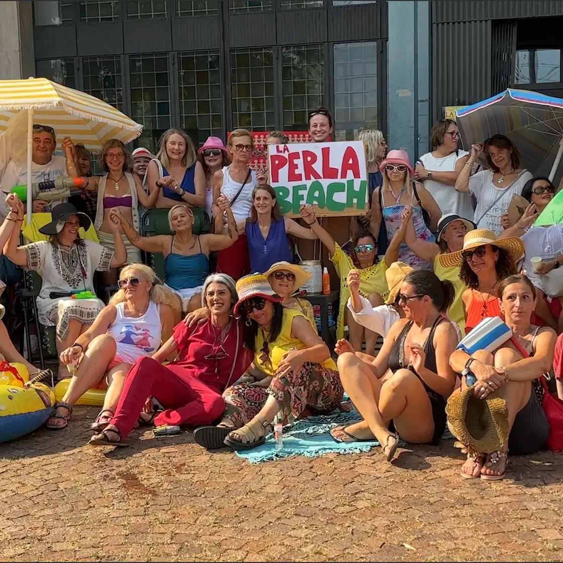 La Perla beach: “No lavoro, no party!”