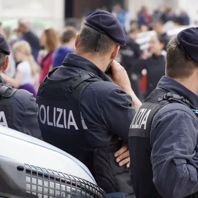 In piazza per la dignità dei lavoratori in divisa