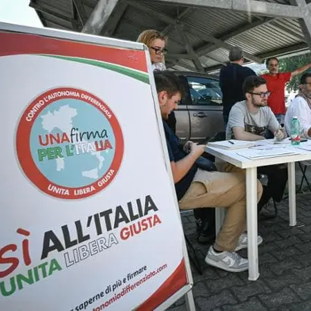 Autonomia, raggiunte 500 mila firme: “La raccolta continua”