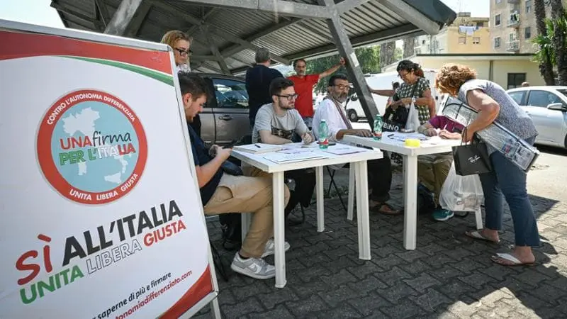 Autonomia, raggiunte 500 mila firme: “La raccolta continua”