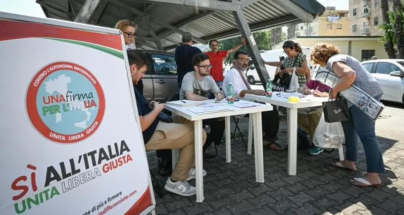 Autonomia, raggiunte 500 mila firme: “La raccolta continua”