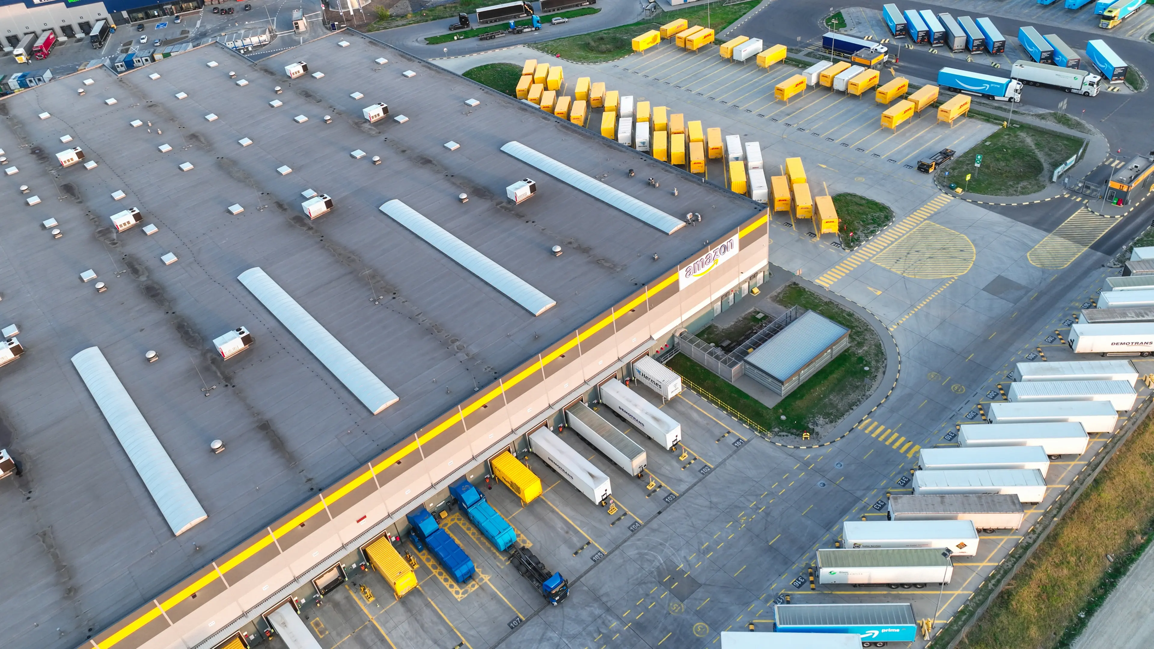 <p>Il centro logistico di Amazon a Sosnowiec, in Polonia</p>\\n , Sebastian - stock.adobe.com