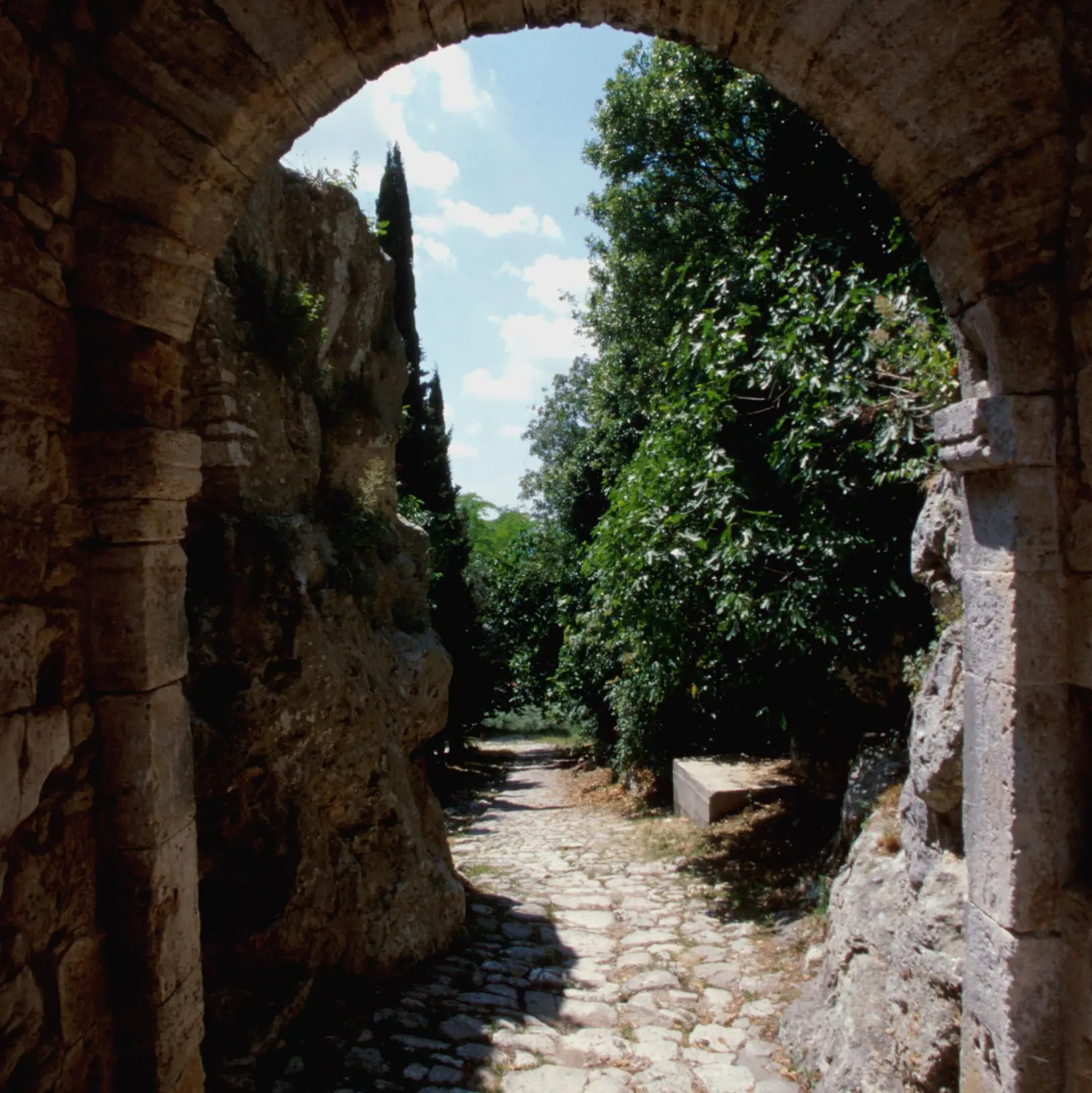 TOSCANA : UNO SCORCIO DEL PAESE DI SATURNIA (GROSSETO) FOTO DI © SANDRO MICHAHELLES/AG.SINTESI