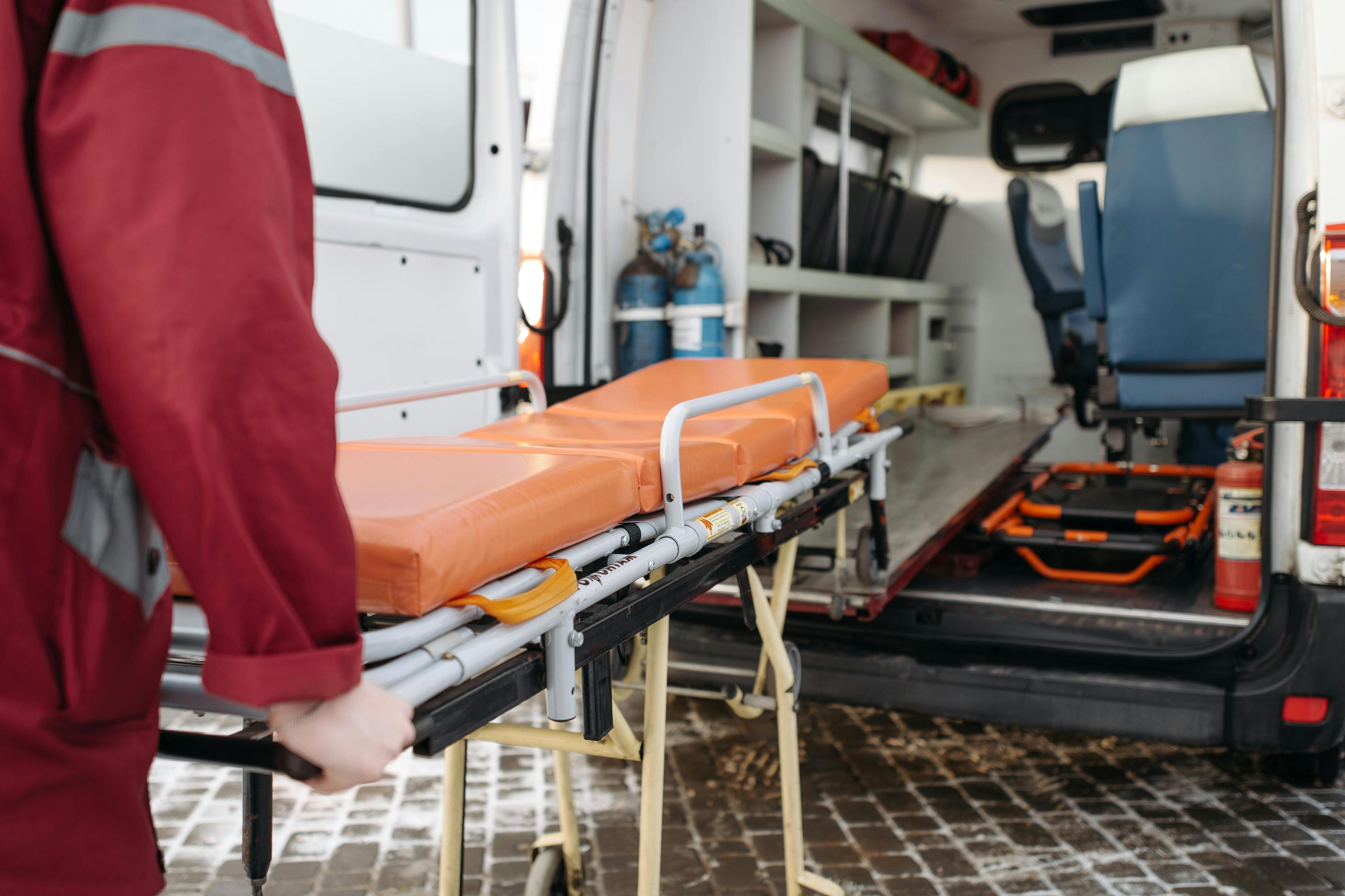Giovane operaio grave dopo caduta dall’alto nel Frusinate