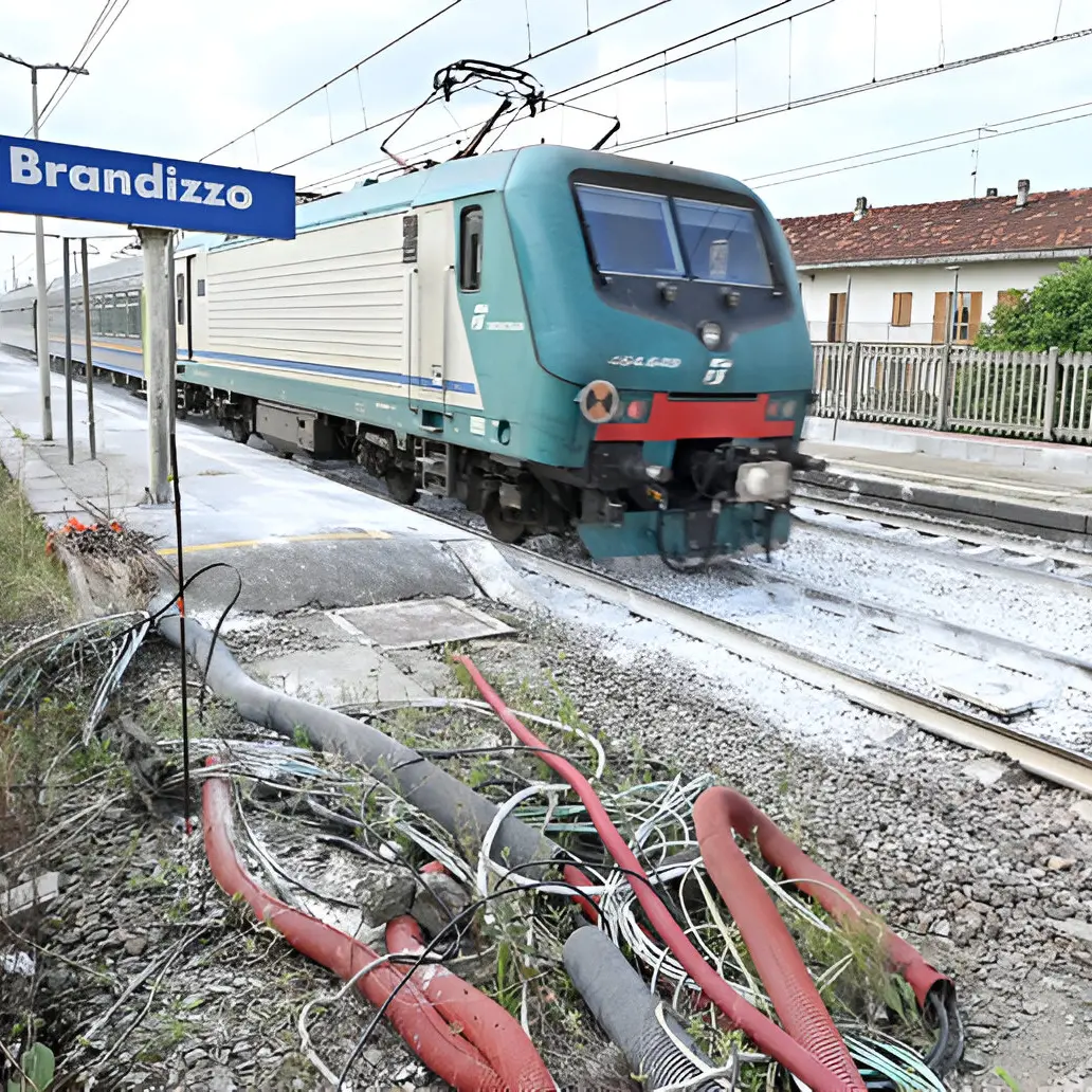 Strage di Brandizzo: cade l’accusa di omicidio volontario per la morte dei cinque operai