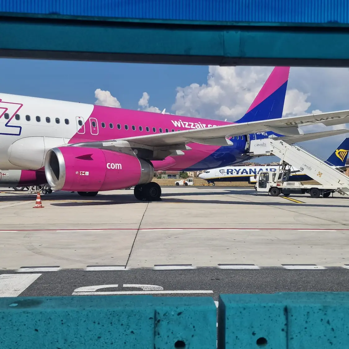 Sciopero di 4 ore piloti e assistenti di volo Wizzair sabato 7