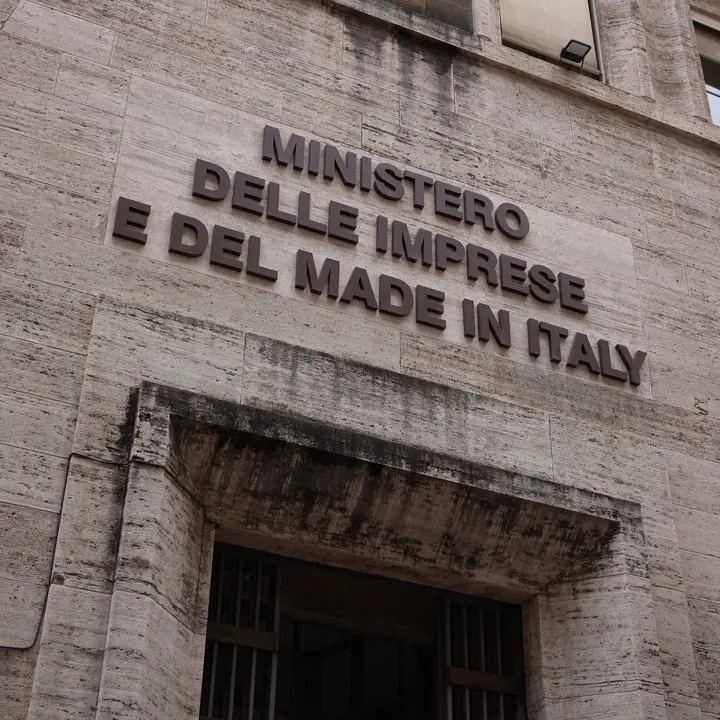 Nms, licenziamenti sospesi. Spiraglio dal ministero