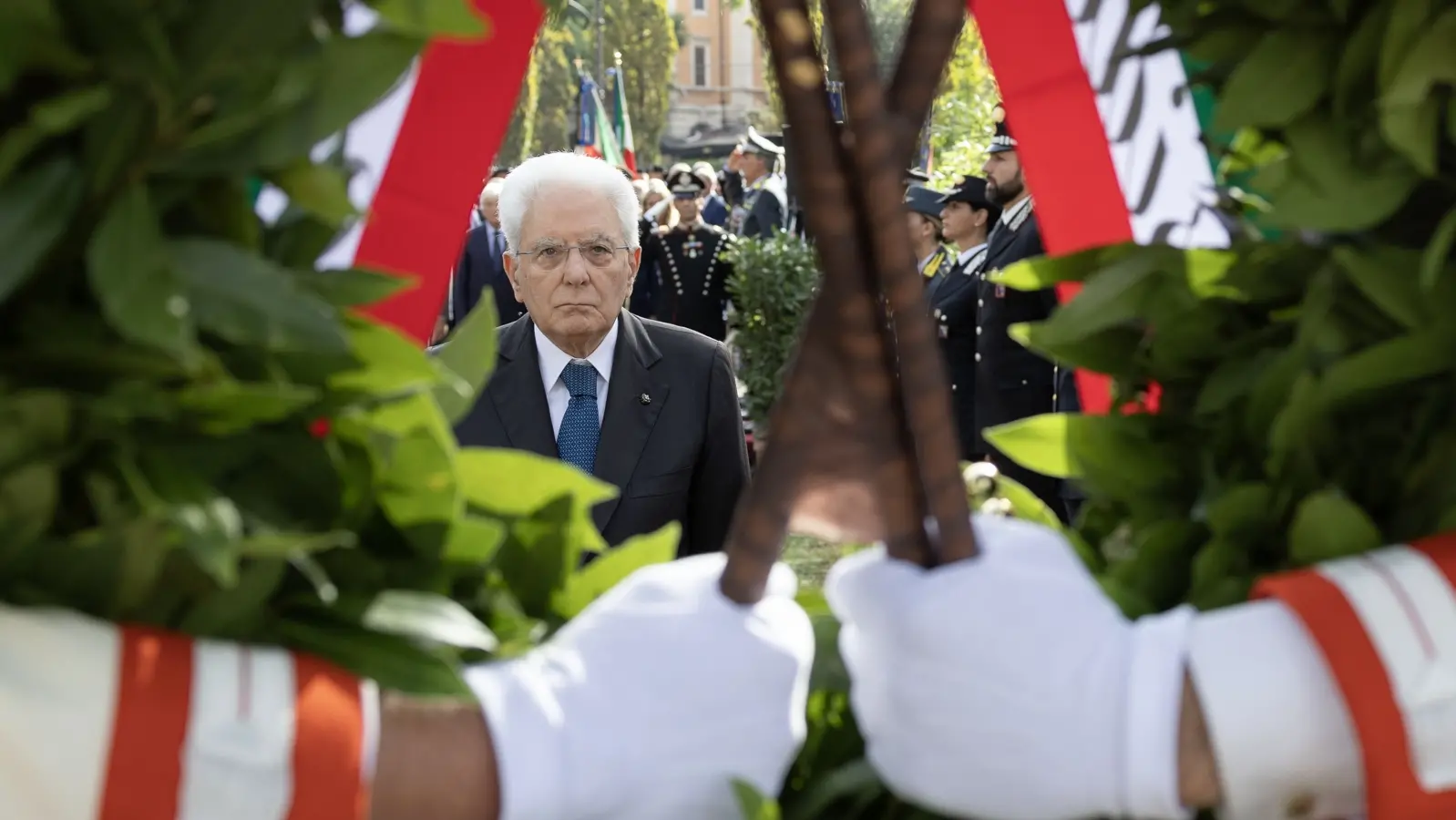 Mattarella: “Salari troppo bassi, necessario intervenire”