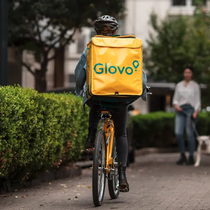 Glovo taglia i bonus, i rider di Carini in sciopero