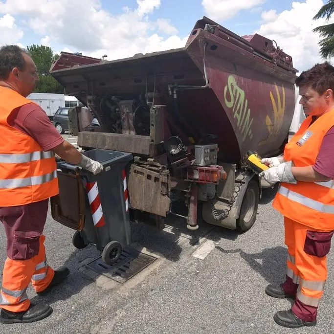 Ariccia, morto operatore ecologico travolto dal mezzo