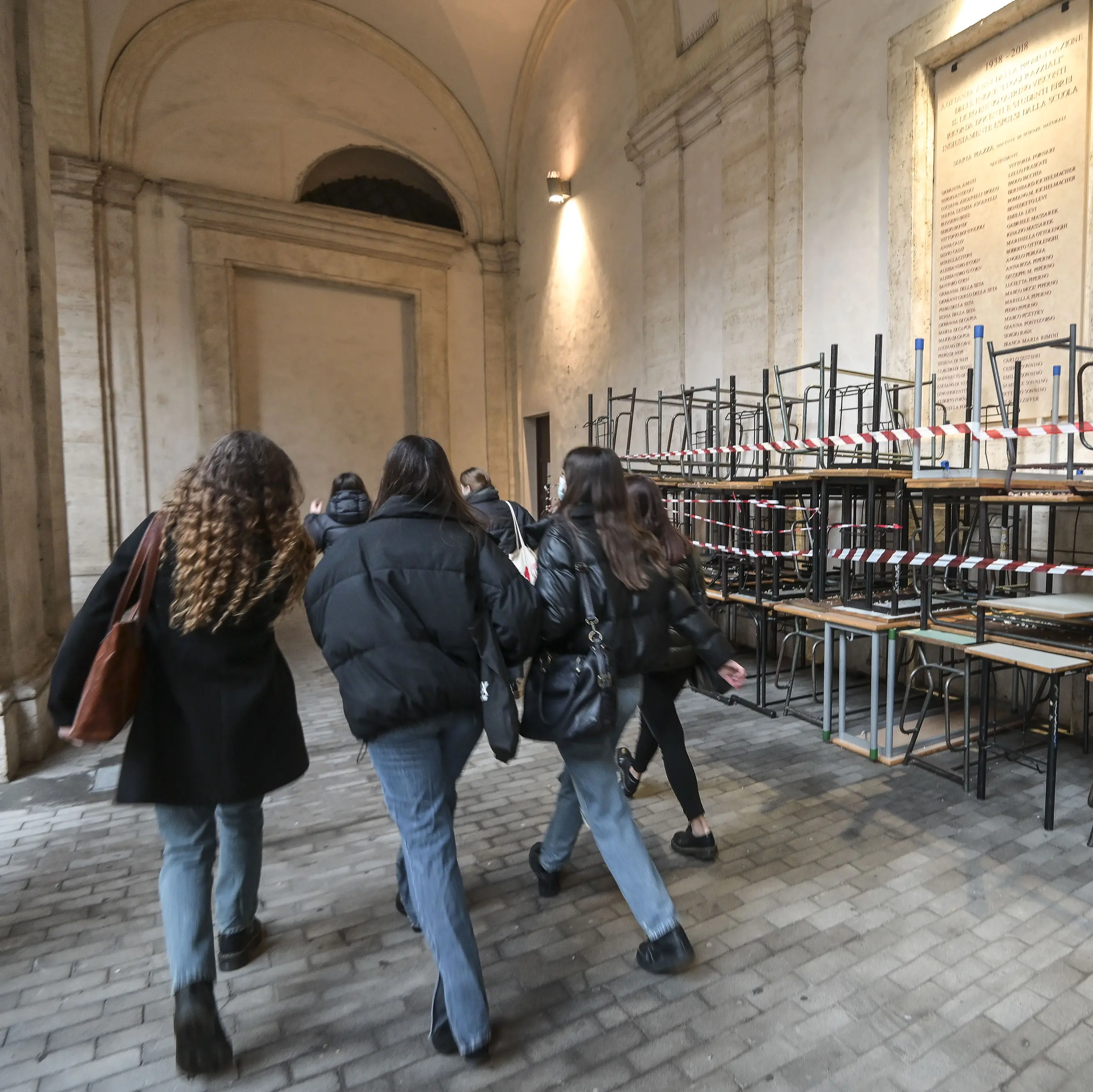 Flc a Valditara: “Basta battaglie ideologiche, si occupi della scuola”