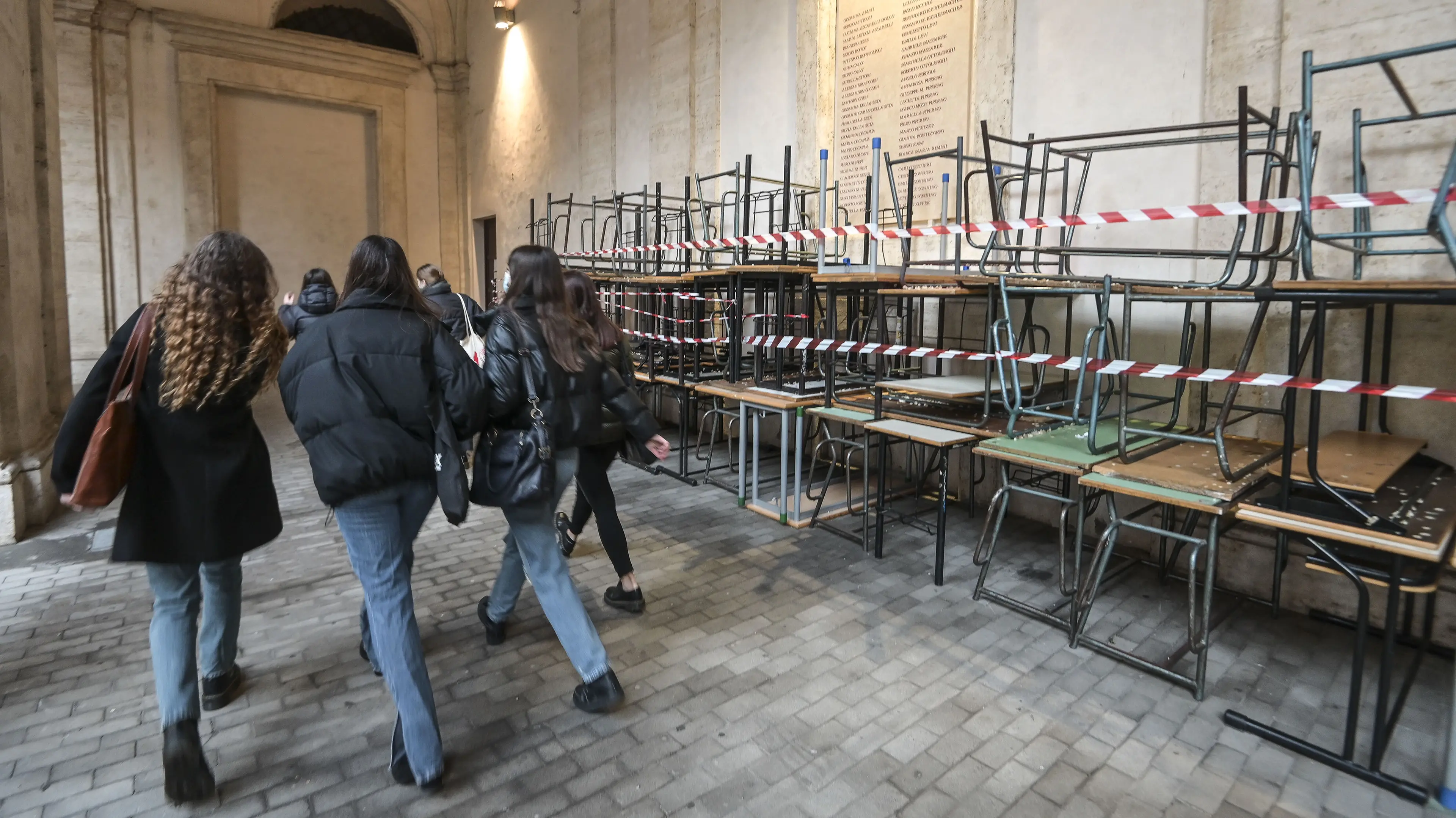 Flc a Valditara: “Basta battaglie ideologiche, si occupi della scuola”