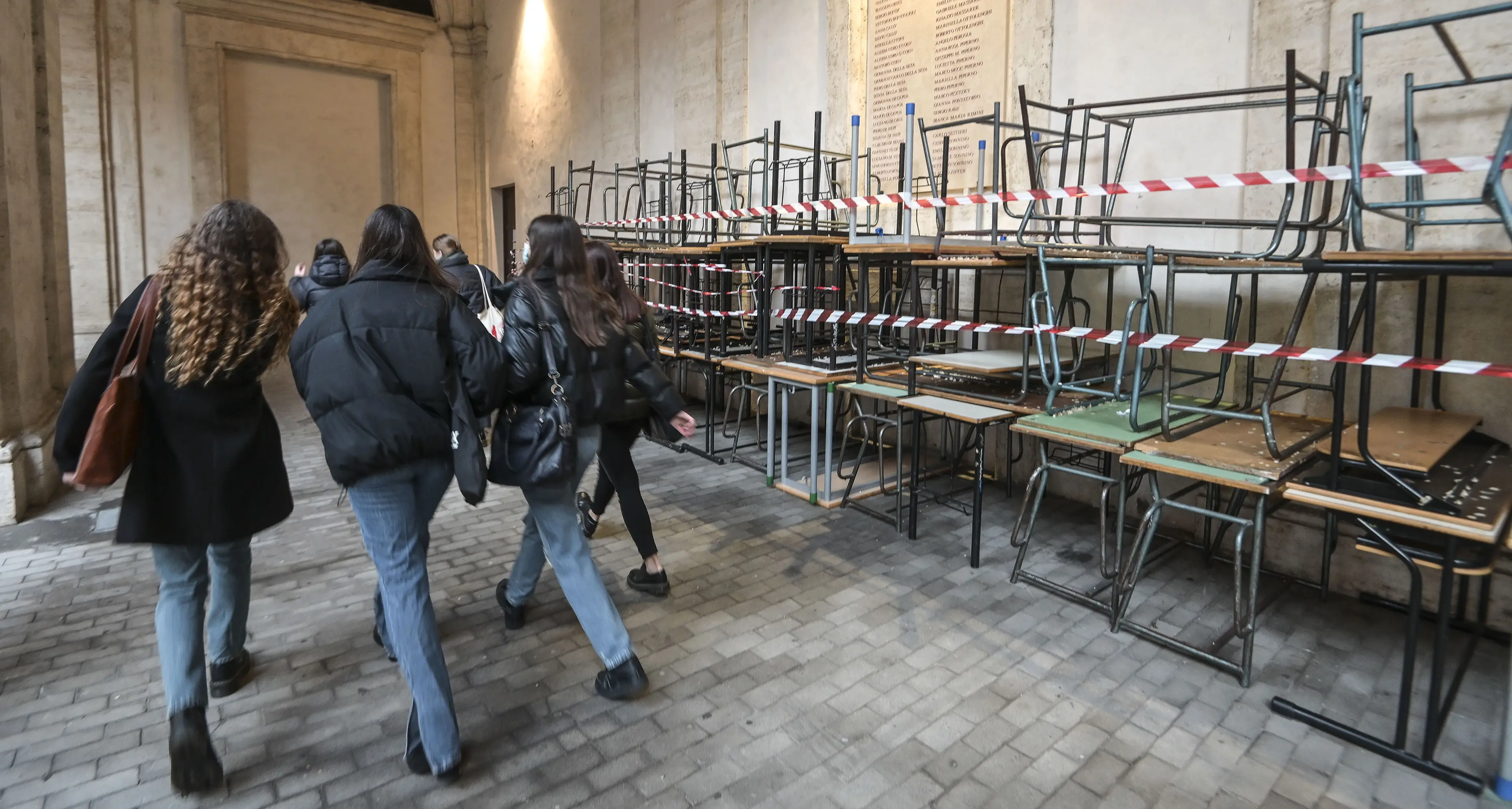 Flc a Valditara: “Basta battaglie ideologiche, si occupi della scuola”
