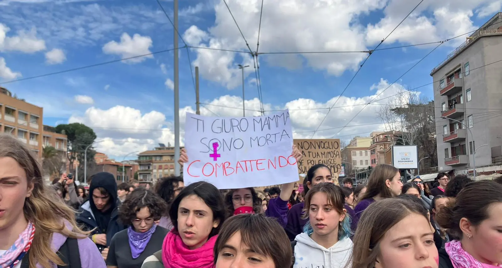 Scuola, il pugno di ferro è legge