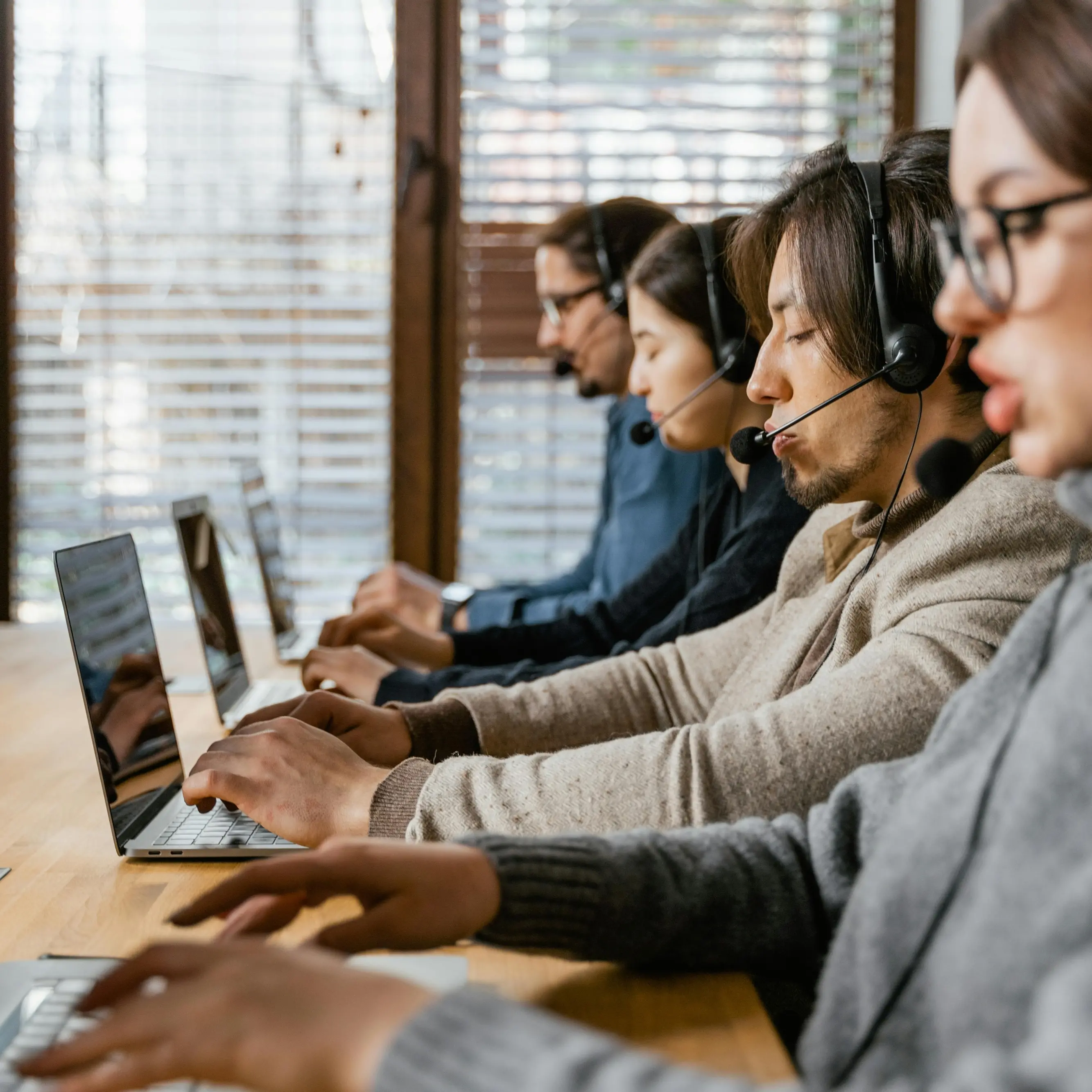 Call center: ministro, risponda al telefono