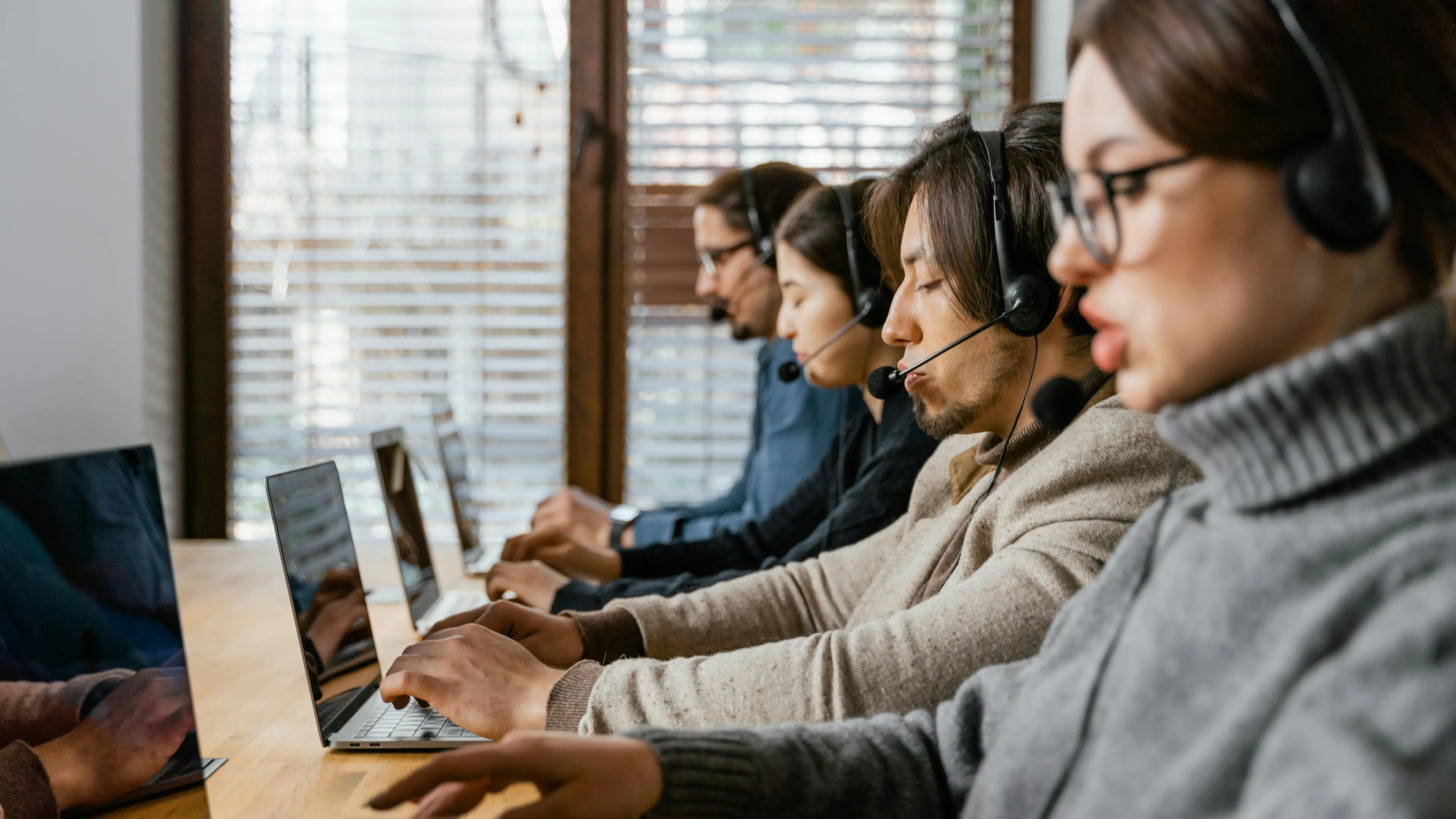 Call center: ministro, risponda al telefono