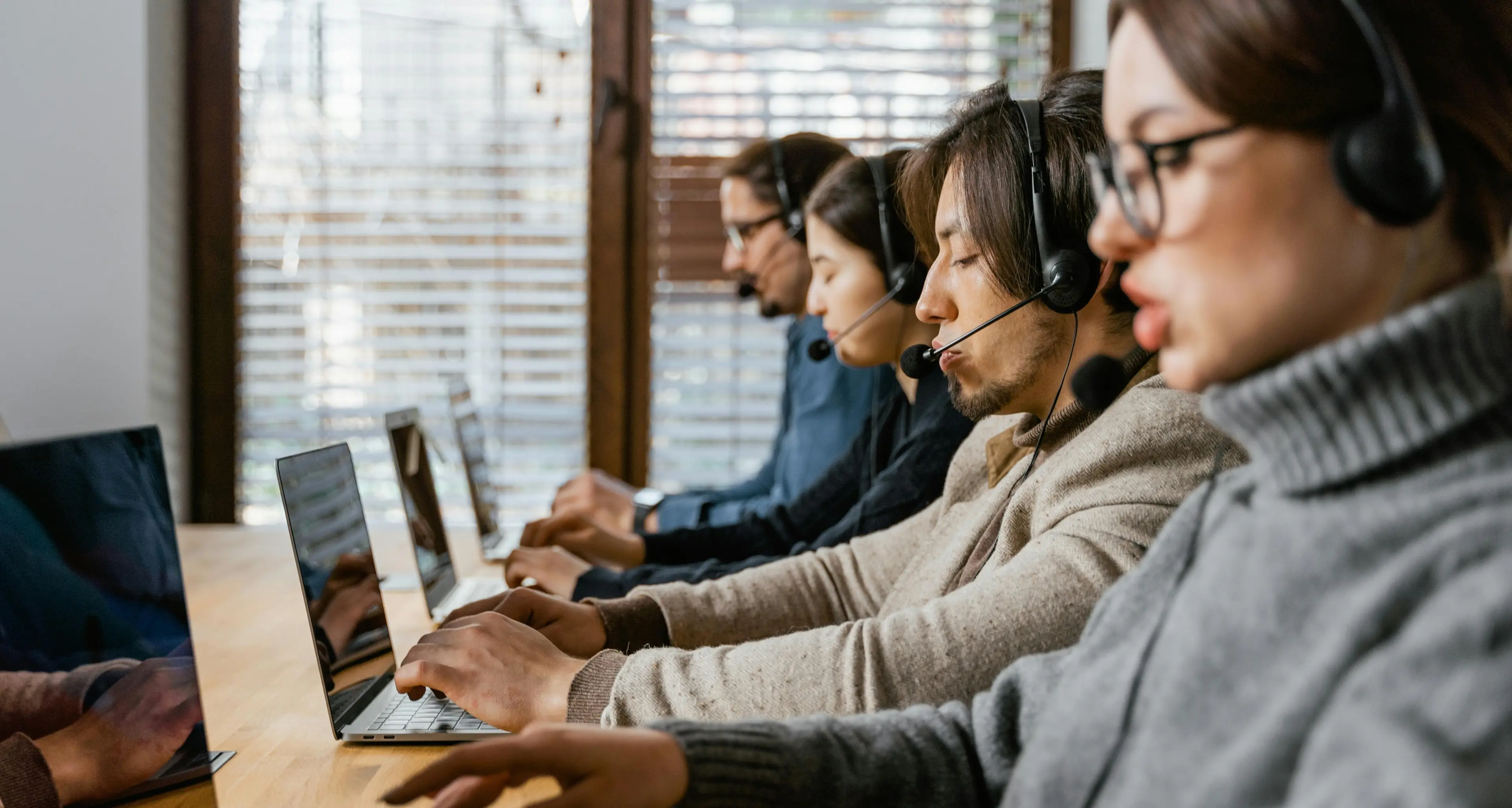 Call center: ministro, risponda al telefono