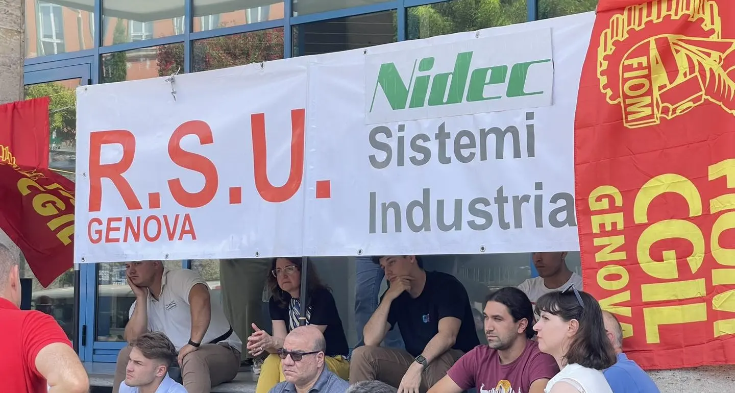 Sciopero con corteo alla Nidec Asi di Genova Cornigliano