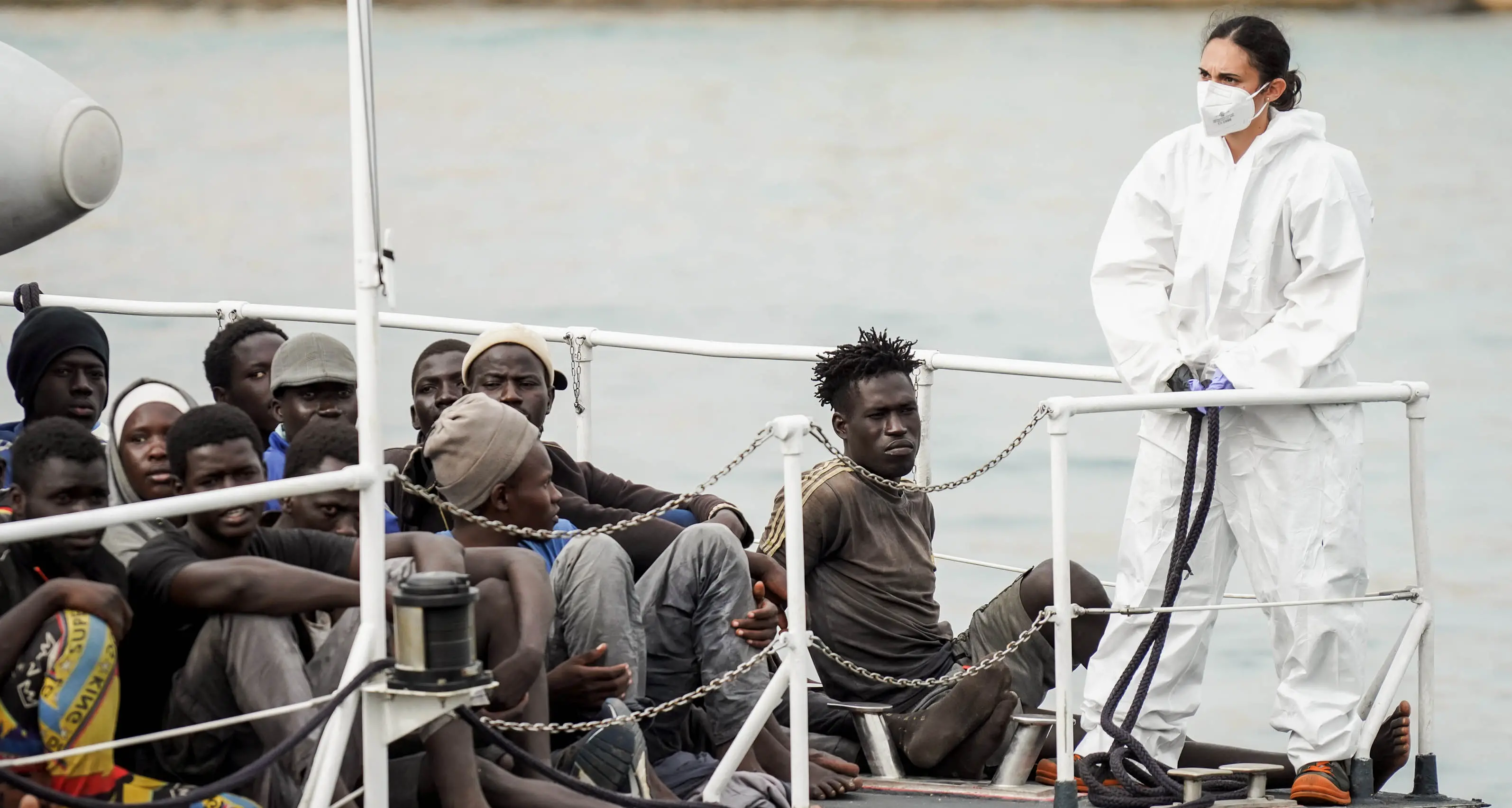 Dietrofront, “i migranti tornino in Italia”