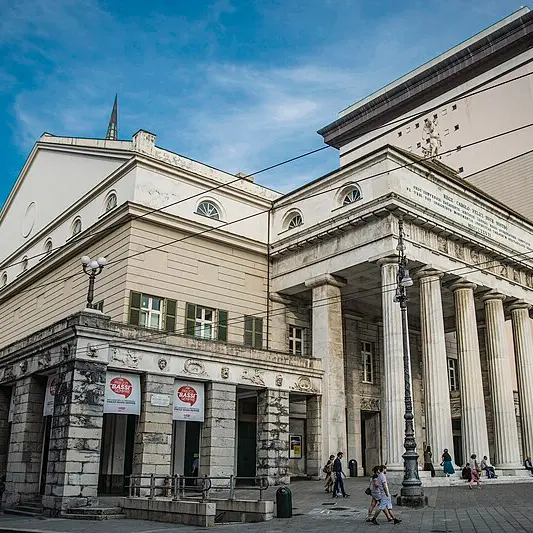 Carlo Felice, il presidio a teatro
