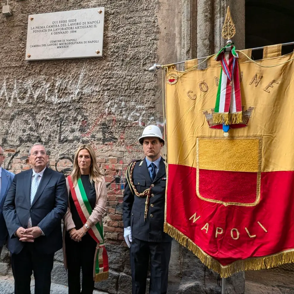 Una targa per i 130 anni della Cgil Napoli