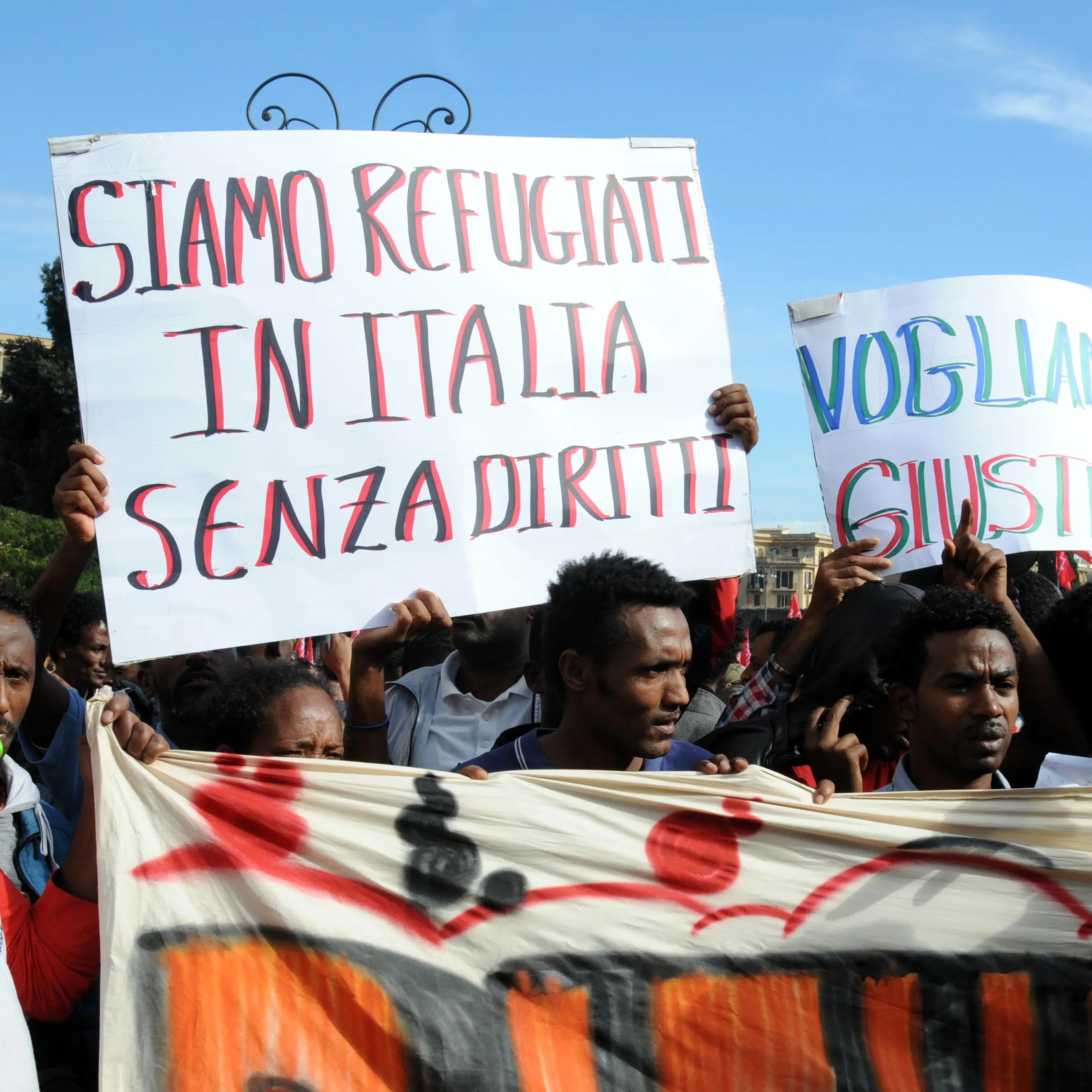 Immigrazione, parola d'ordine: escluderli dai diritti