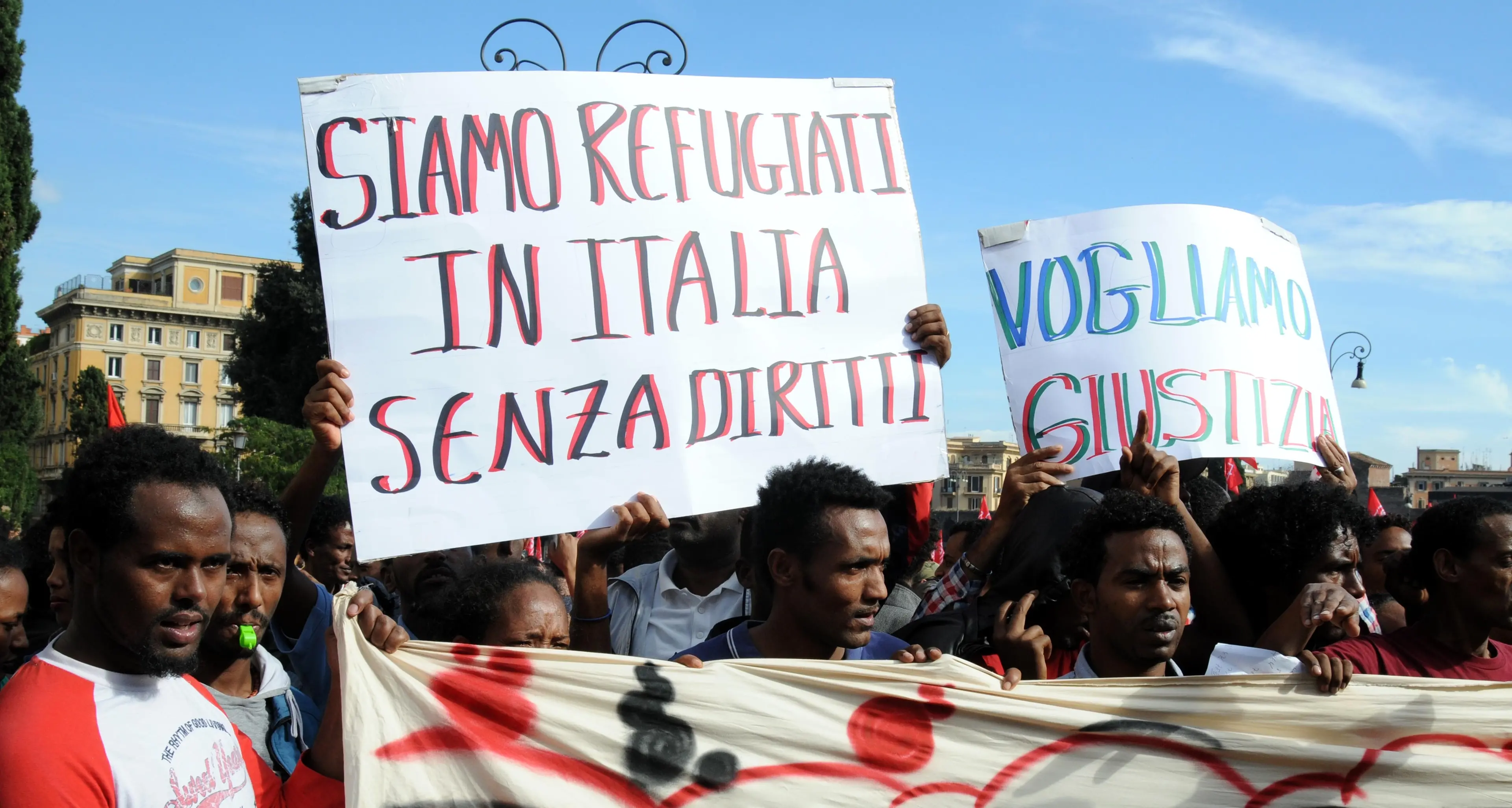 Immigrazione, parola d'ordine: escluderli dai diritti